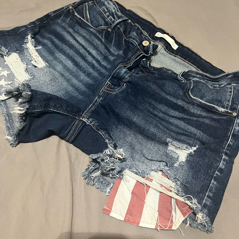 Maurice’s kancan shorts. Distressed w/flag pockets. Size 18 with some stretch.